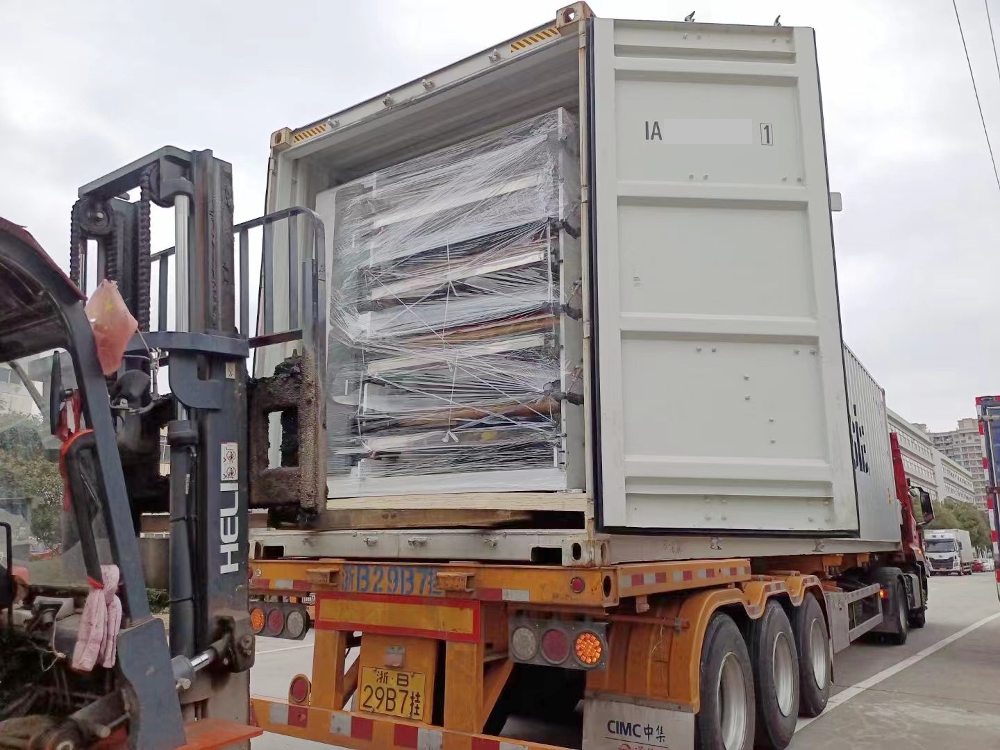 loading with wooden case and pallet